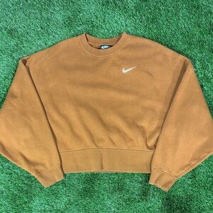 Nike Sweatshirt Womens Small Brown Sportswear Essential Oversized Fleece Cropped